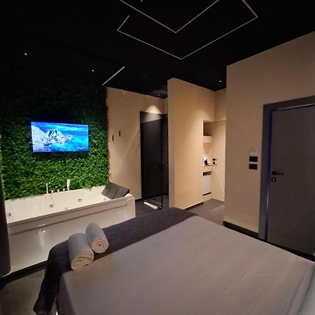 Dark & Light Rooms & Luxury Suites CTA Exterior foto